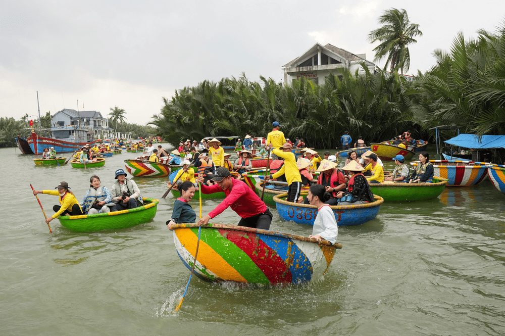 From peaceful glides to fun spins, every moment in the basket boat is unforgettable (Source: Visit Hoi An)